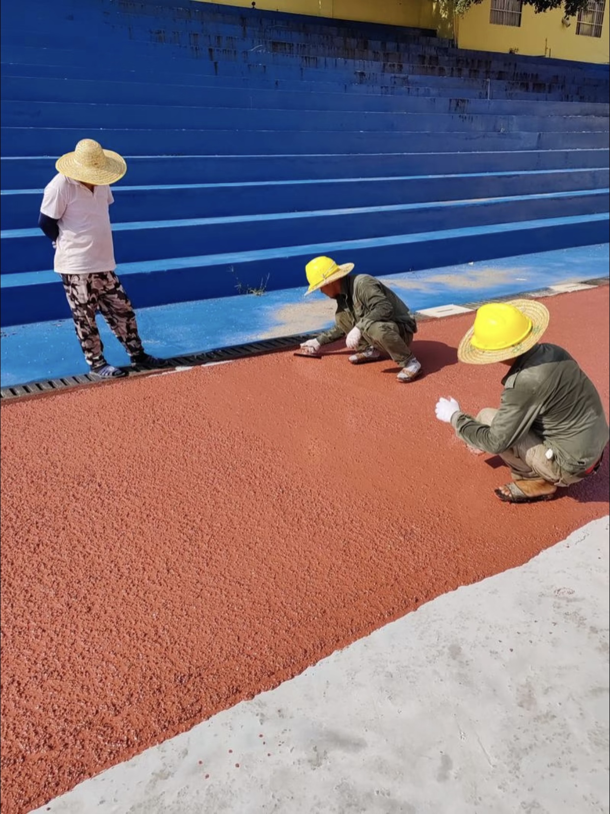揭秘足球场人造草坪施工步骤，让你秒变“施工小达人”